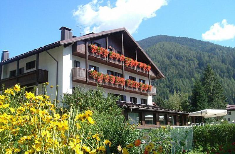 Hotel Ferrari Pinzolo Luaran gambar
