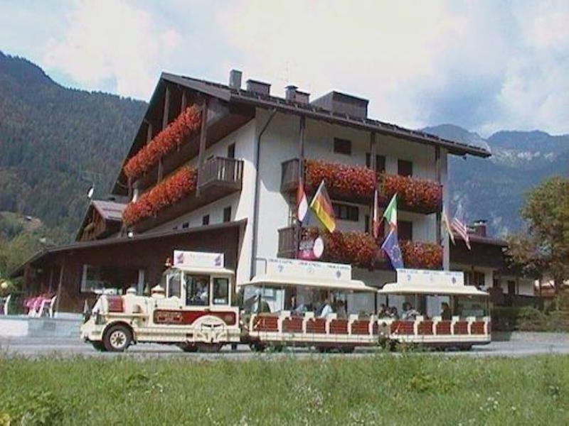 Hotel Ferrari Pinzolo Luaran gambar