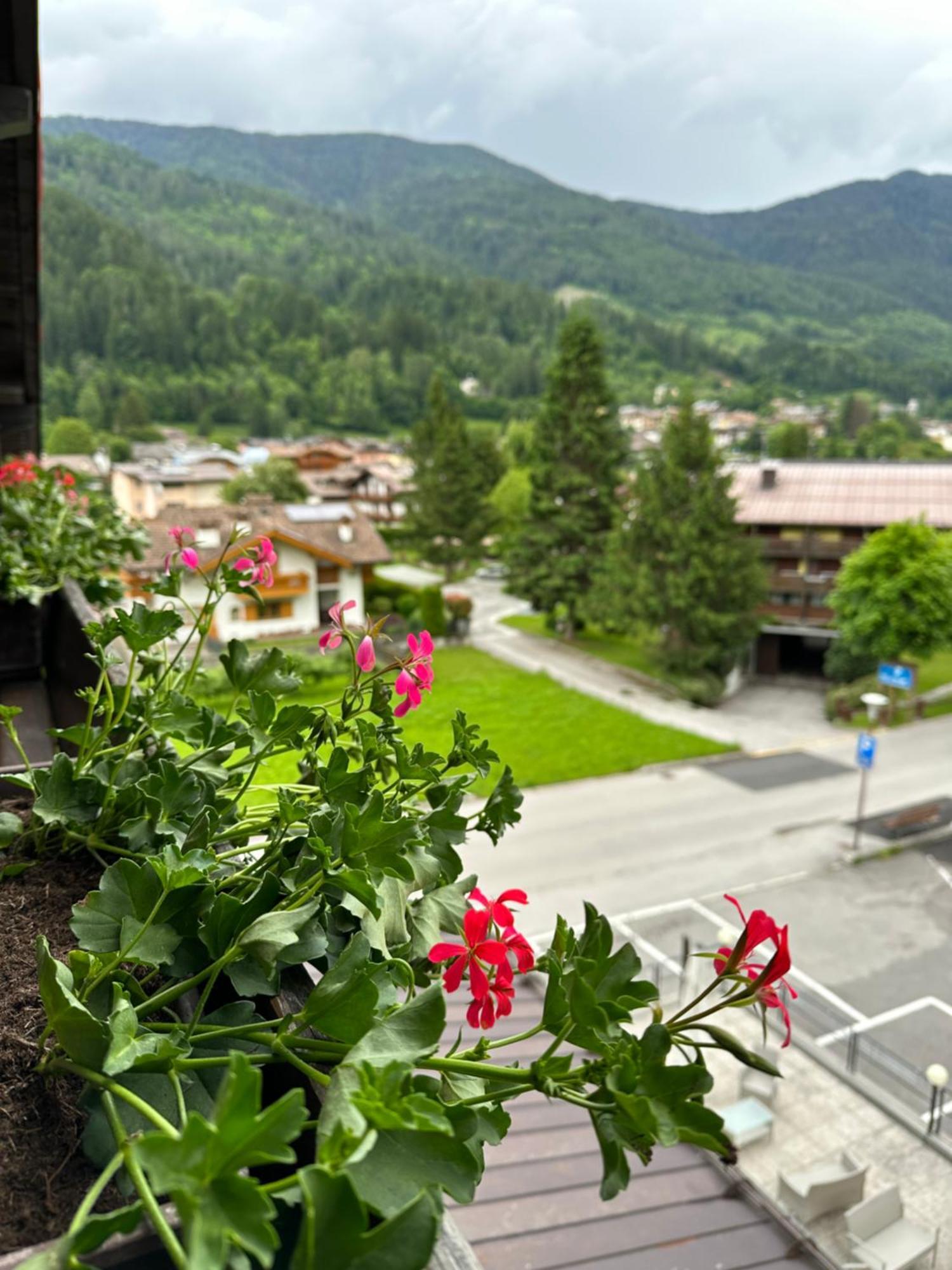 Hotel Ferrari Pinzolo Luaran gambar