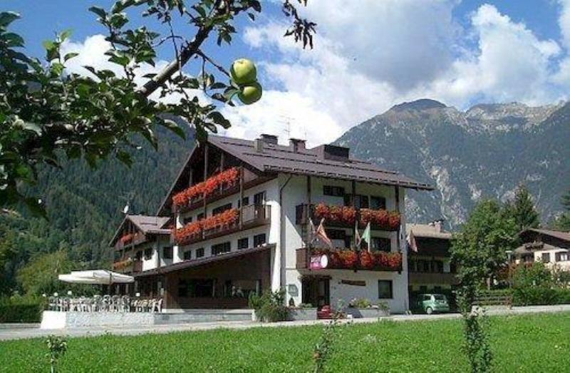 Hotel Ferrari Pinzolo Luaran gambar
